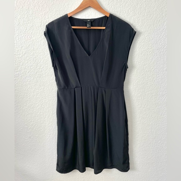 H&M Black Pullover Midi Dress - 12 - Picture 2 of 3